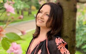 Ротару прокатилась на велосипеде в компании сына и невестки