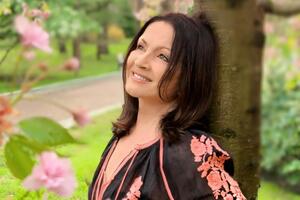 Ротару покаталася на велосипеді в компанії сина і невістки