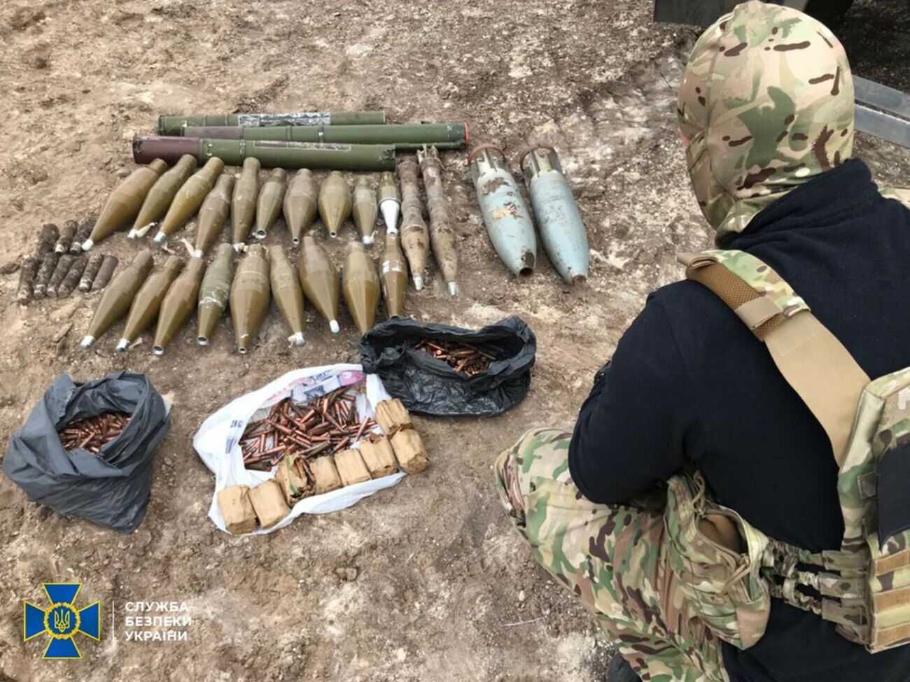 Всего с начала года в Луганской области правоохранители нашли более 40 тайников с оружием