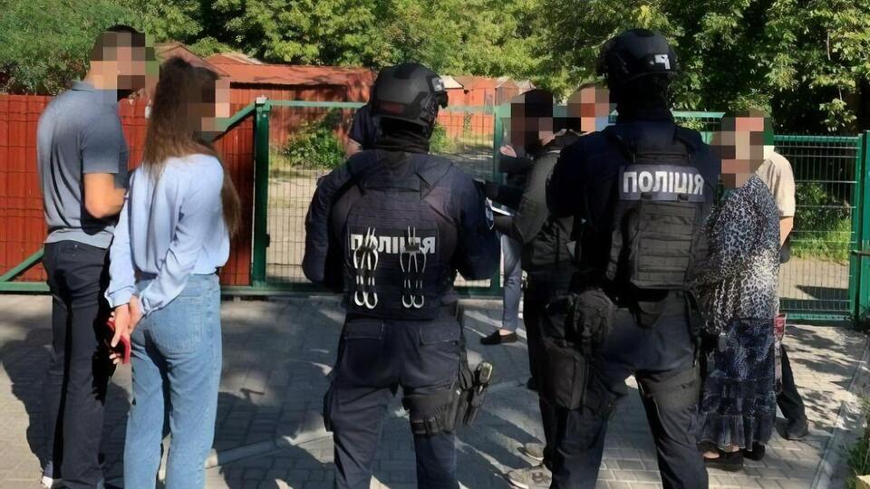 Пятерых чиновников КГГА подозревают в безосновательных штрафах при эвакуации автомобилей с улиц Киева