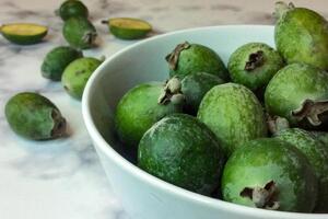 Надмірне вживання плодів фейхоа в рідкісних випадках може спричинити алергічні реакції