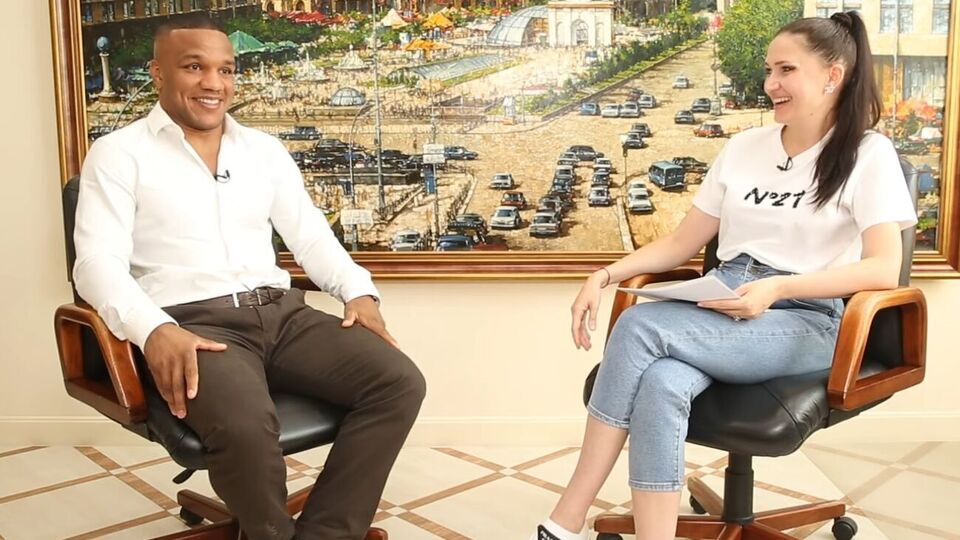 Беленюк о том, как узнал о включении в список "Слуги народа": Озвучивают мое имя. И я такой... Гм... Надо выходить на сцену