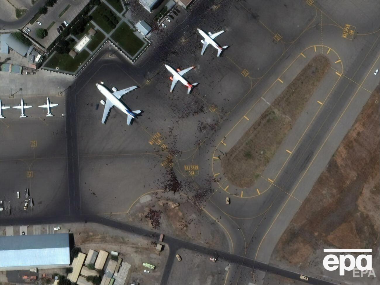 Український літак стоїть в аеропорту Кабула, він вилетить, коли буде створено безпечні умови для цього, сказав Ніколенко