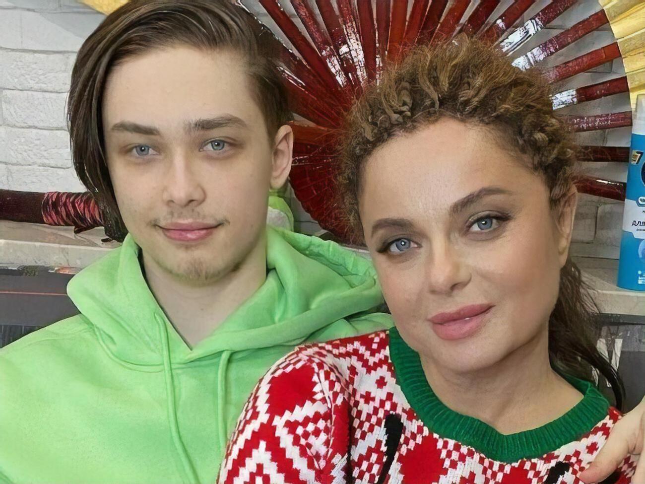 Корольова народила сина Архипа 2002 року