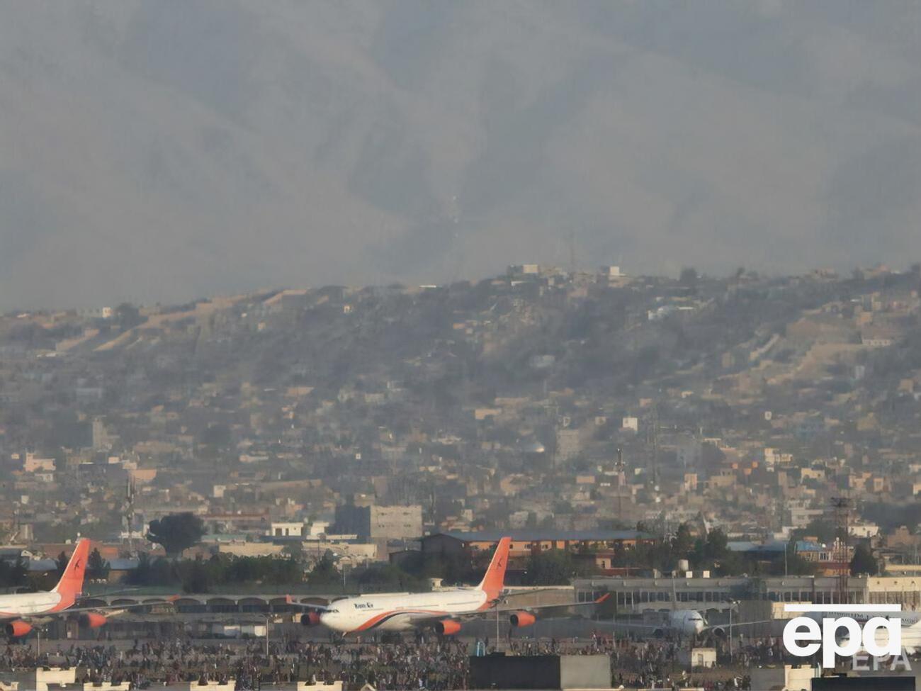 Тіло людини в шасі, за даними ЗМІ, виявили за кілька годин після спішного вильоту літака з аеропорту Кабула