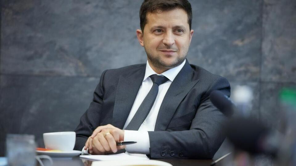 В основном позитивные эмоции Зеленский вызывает у 19,2% украинцев