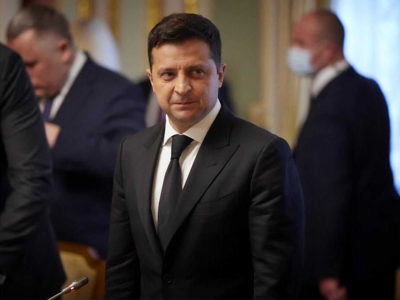 39,8% украинцев нейтрально оценивают результаты работы Зеленского