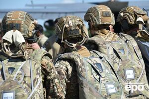 У МЗС заявили, що українське посольство підтримує зв'язок із військовими з України