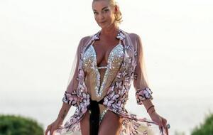 Сегодня вечером Волочкова презентует свой второй песенный альбом "Вселенная"