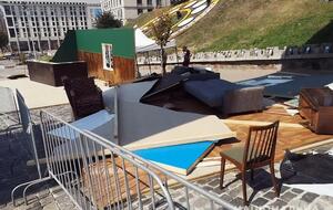 17 августа активисты "Нацкорпуса" пытались снести советскую инсталляцию на Институтской