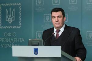 Данилов сообщил, что ситуация с эвакуацией украинцев находится на контроле у Зеленского