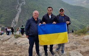 В ходе войны в Карабахе мы ощущали поддержку Украины. И в знак благодарности, оказавшись в Шуше, мы развернули украинский флаг