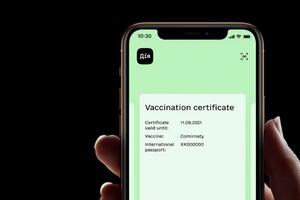 Протестувати COVID-сертифікати у "Дії" можуть ті, хто пройшов повний курс вакцинації проти коронавірусу на території України