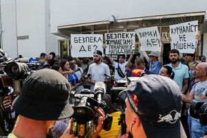 В акції брало участь кілька десятків фоторепортерів, операторів і кореспондентів