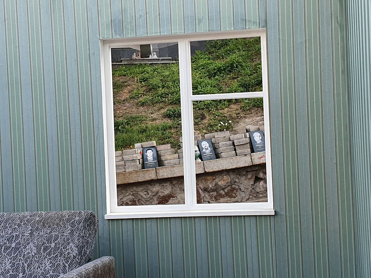 Временные декорации, которые символизировали различные эпохи, были нужны для съемок проекта, отметили организаторы&nbsp;инсталляции