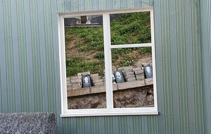 Временные декорации, которые символизировали различные эпохи, были нужны для съемок проекта, отметили организаторы инсталляции