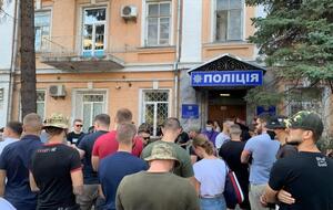 В управлении полиции активисты "Нацкорпуса" написали объяснения, после чего их отпустили, отметили в партии