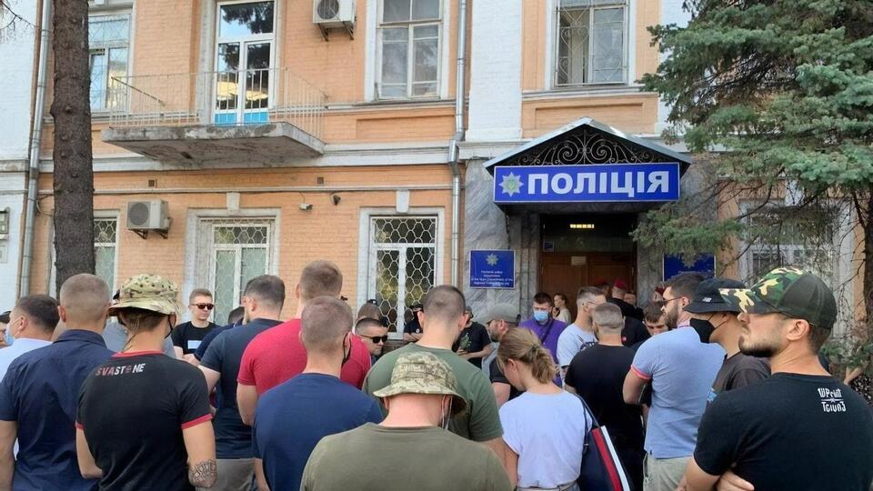 В управлінні поліції активісти "Нацкорпусу" написали пояснення, після чого їх відпустили, зазначили в партії