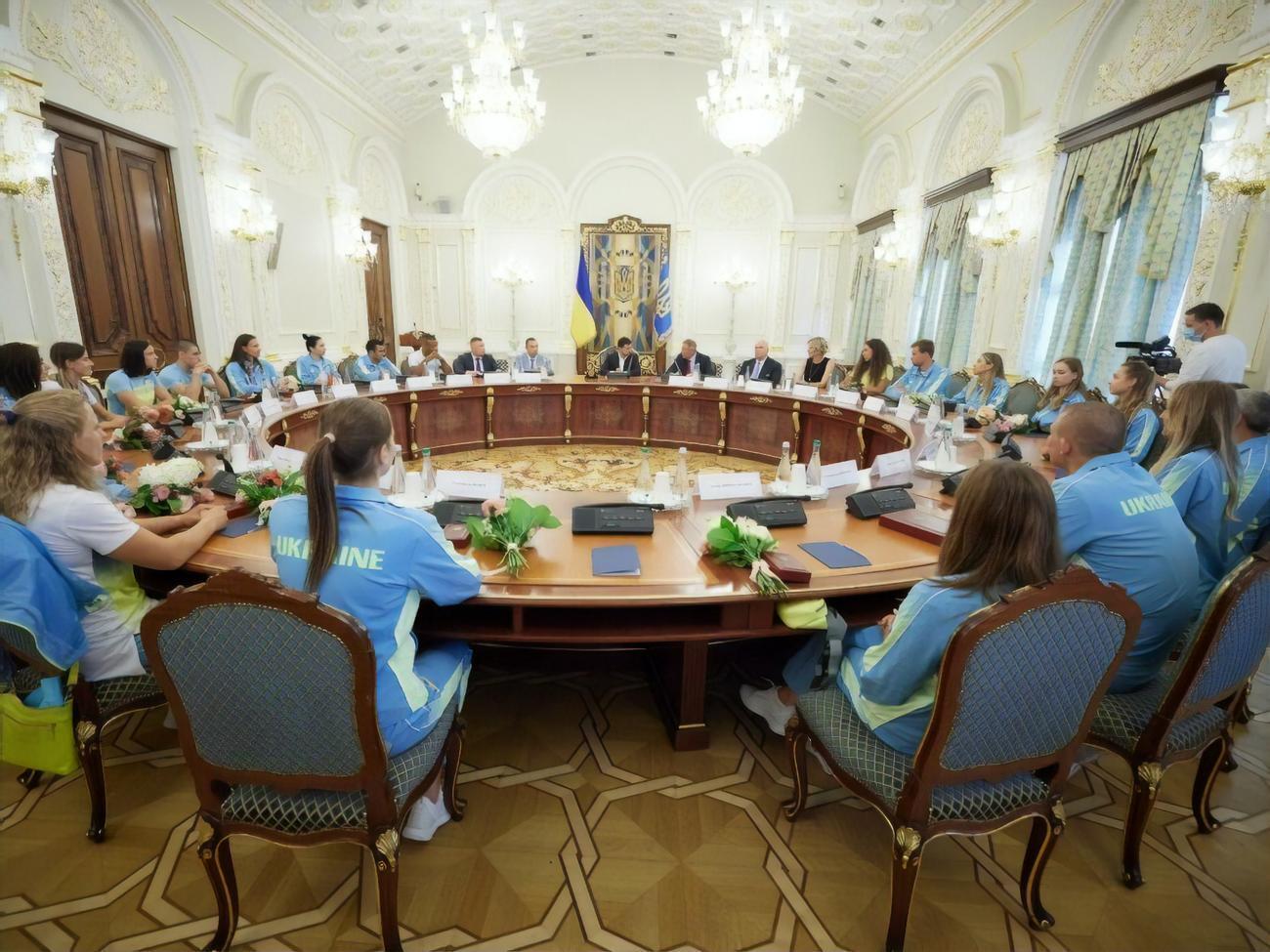 Зеленский: Украина будет достойно поддерживать наших великих спортсменов