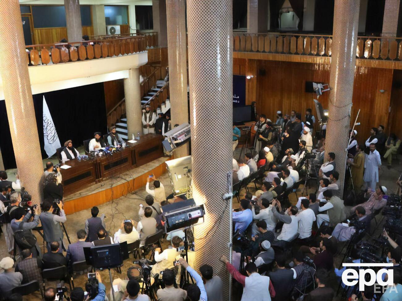 "Талибан" пообещал, что женщины смогут работать, если будут "жить по шариату"