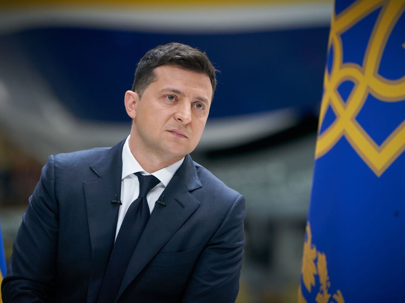 Зеленский (на фото) направил письмо Разумкову с просьбой созвать внеочередную сессию Рады, отметила Кравчук