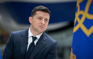 Зеленский (на фото) направил письмо Разумкову с просьбой созвать внеочередную сессию Рады, отметила Кравчук