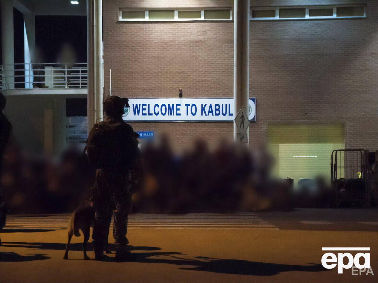 Эвакуироваться из Афганистана после прихода к власти талибов хотят тысячи людей