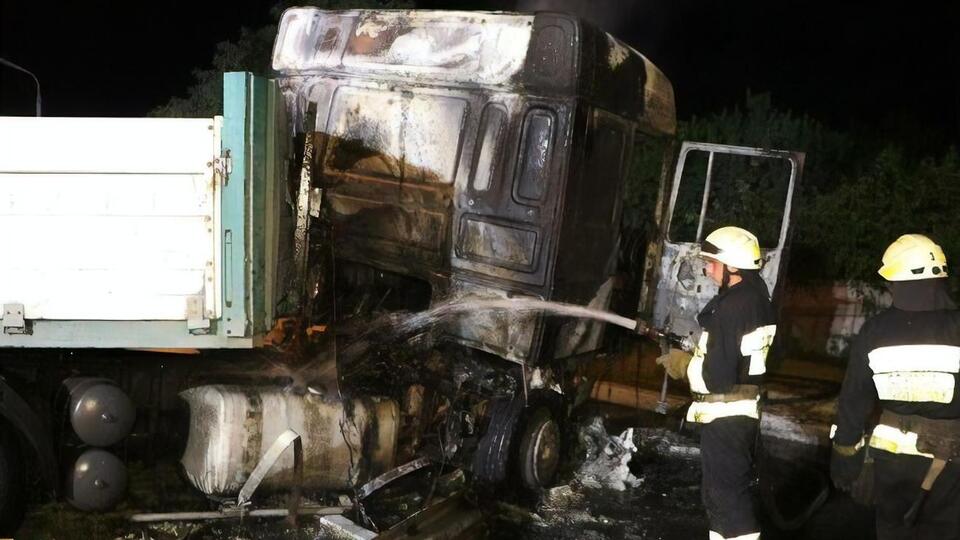 Кабіна вантажного автомобіля DAF загорілася