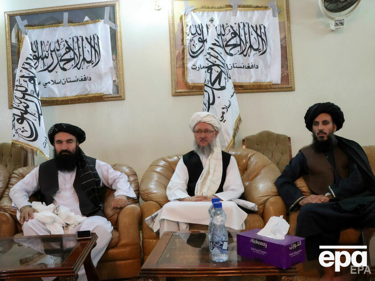 Талибы говорили, что женщины смогут работать, если будут "жить по законам шариата"