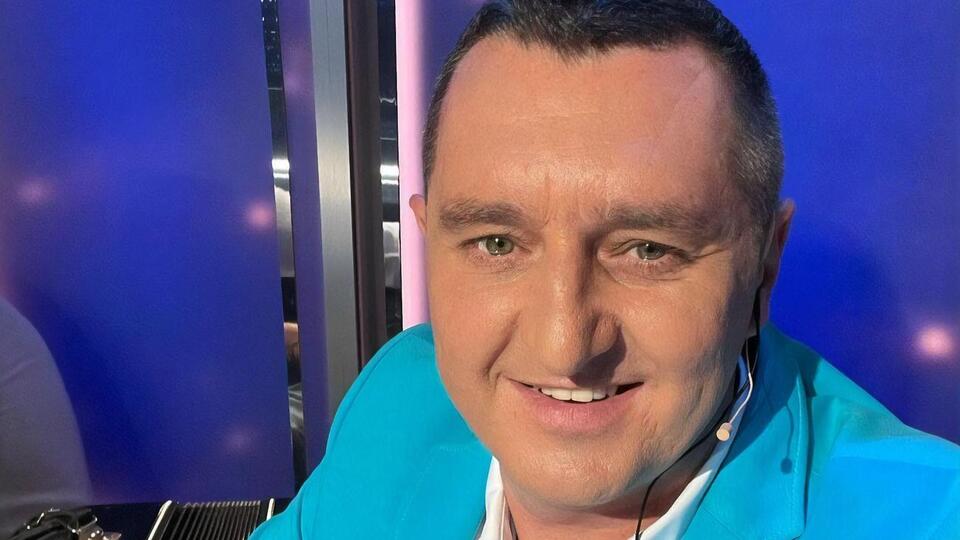 Для музыкального сопровождения троллинга Дядя Жора выбрал песню Поплавского "Юный орел"