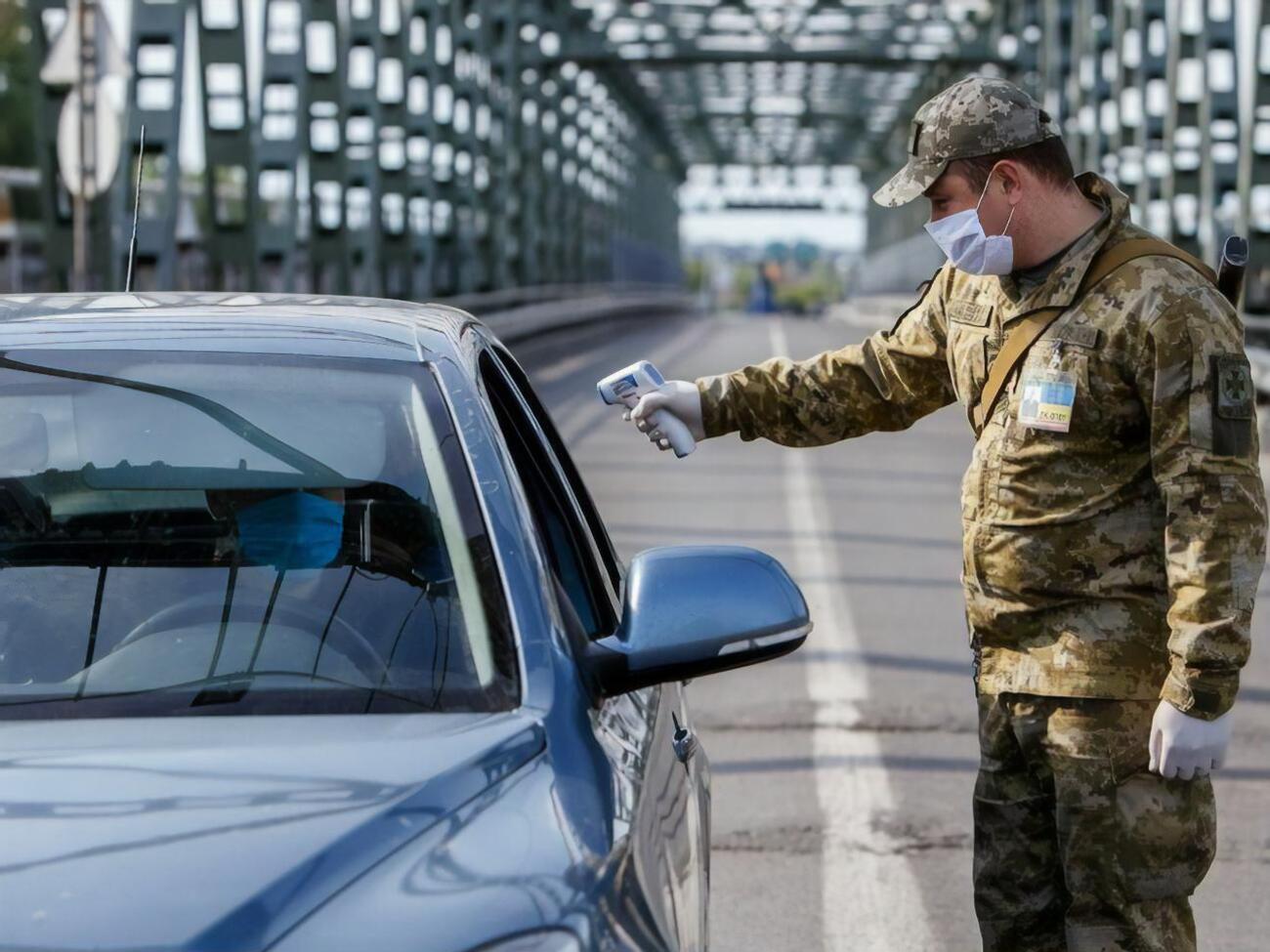 Правительство Украины разрешило иностранцам с одной дозой вакцины от COVID-19 пересекать границу без прохождения самоизоляции