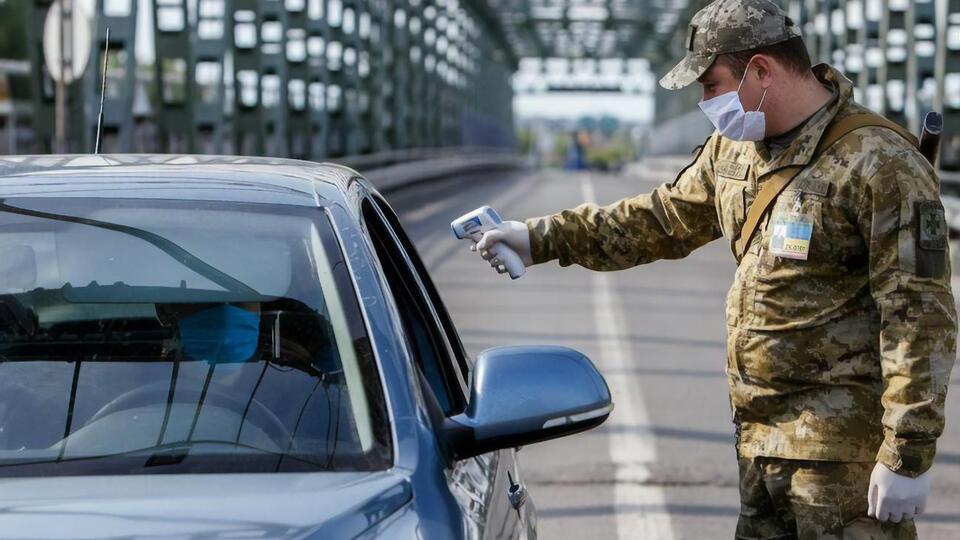 Уряд України дозволив іноземцям з однією дозою вакцини проти COVID-19 перетинати кордон без проходження самоізоляції
