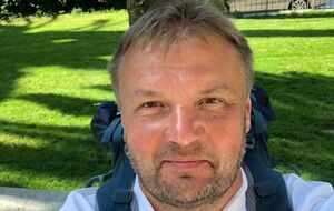 Три четверти украинцев считают себя счастливыми. Но проблема этого счастья в его искусственности, в желании отвлечься от реальных проблем