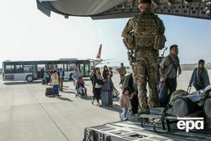 Эвакуация проводится военными самолетами