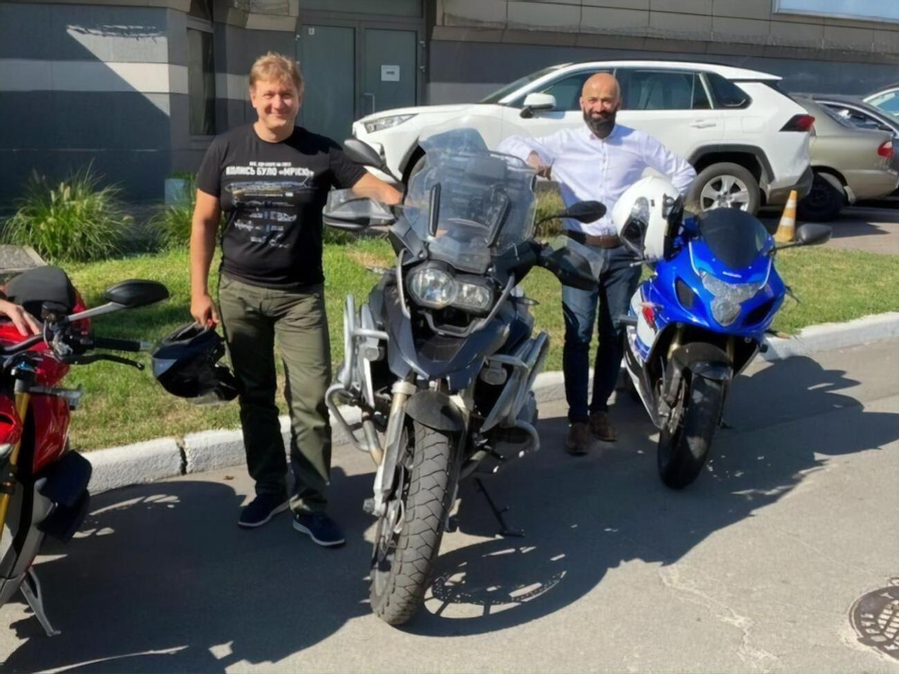 Данилюк (слева): Мотоциклу конец. Я его, конечно, очень любил, и на этот раз он принял на себя весь удар