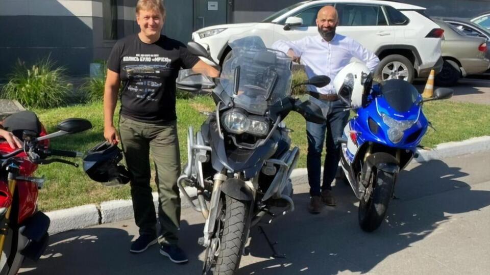 Данилюк (слева): Мотоциклу конец. Я его, конечно, очень любил, и на этот раз он принял на себя весь удар