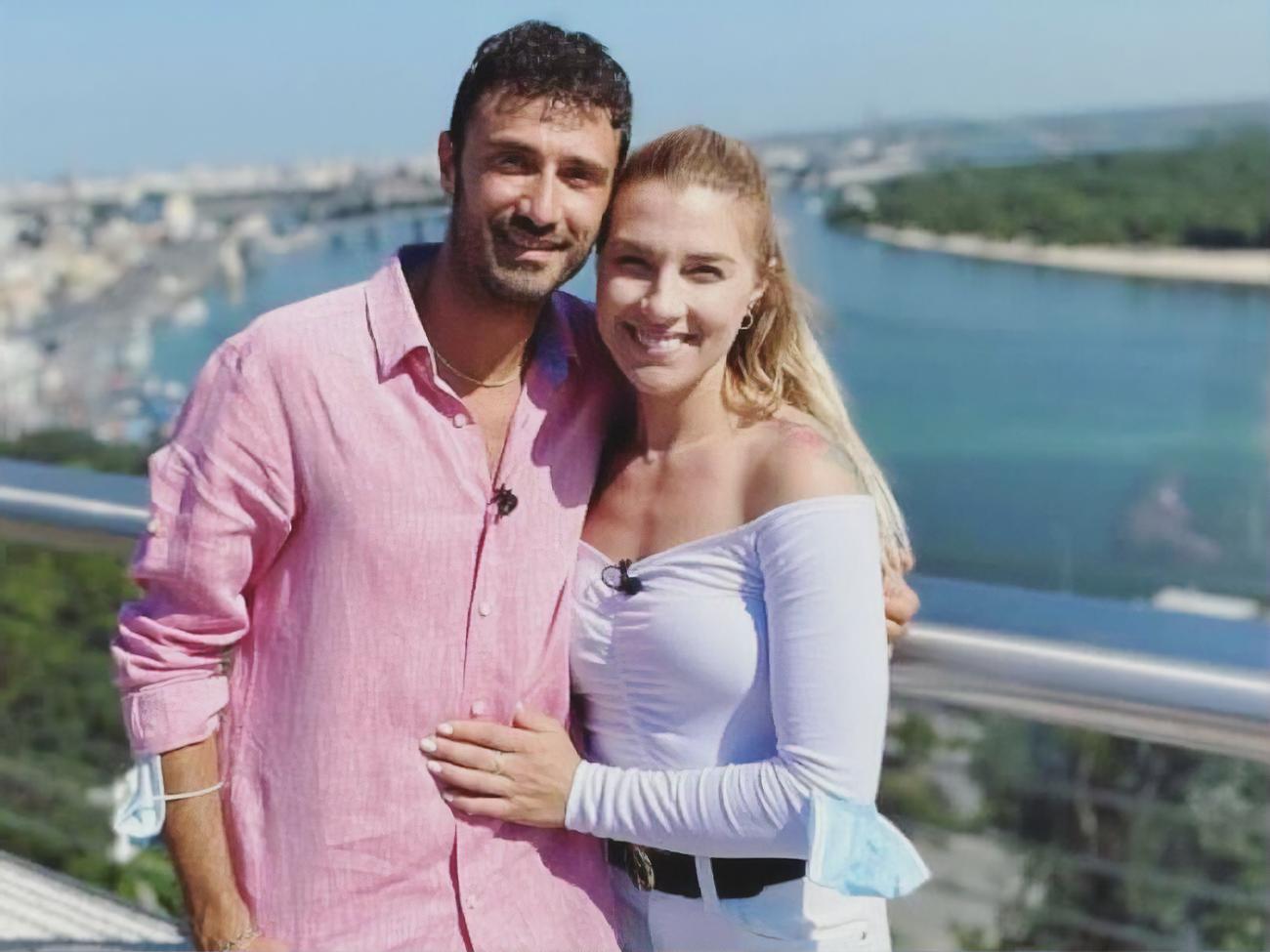 Об отношениях Харлан и Самеле стало известно летом 2020 года