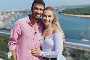 Об отношениях Харлан и Самеле стало известно летом 2020 года