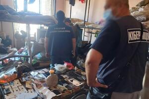У подозреваемых изъяли компьютерную технику и мобильные телефоны