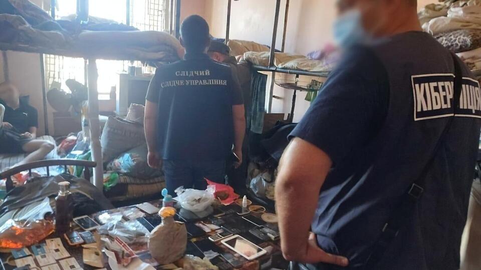 У подозреваемых изъяли компьютерную технику и мобильные телефоны