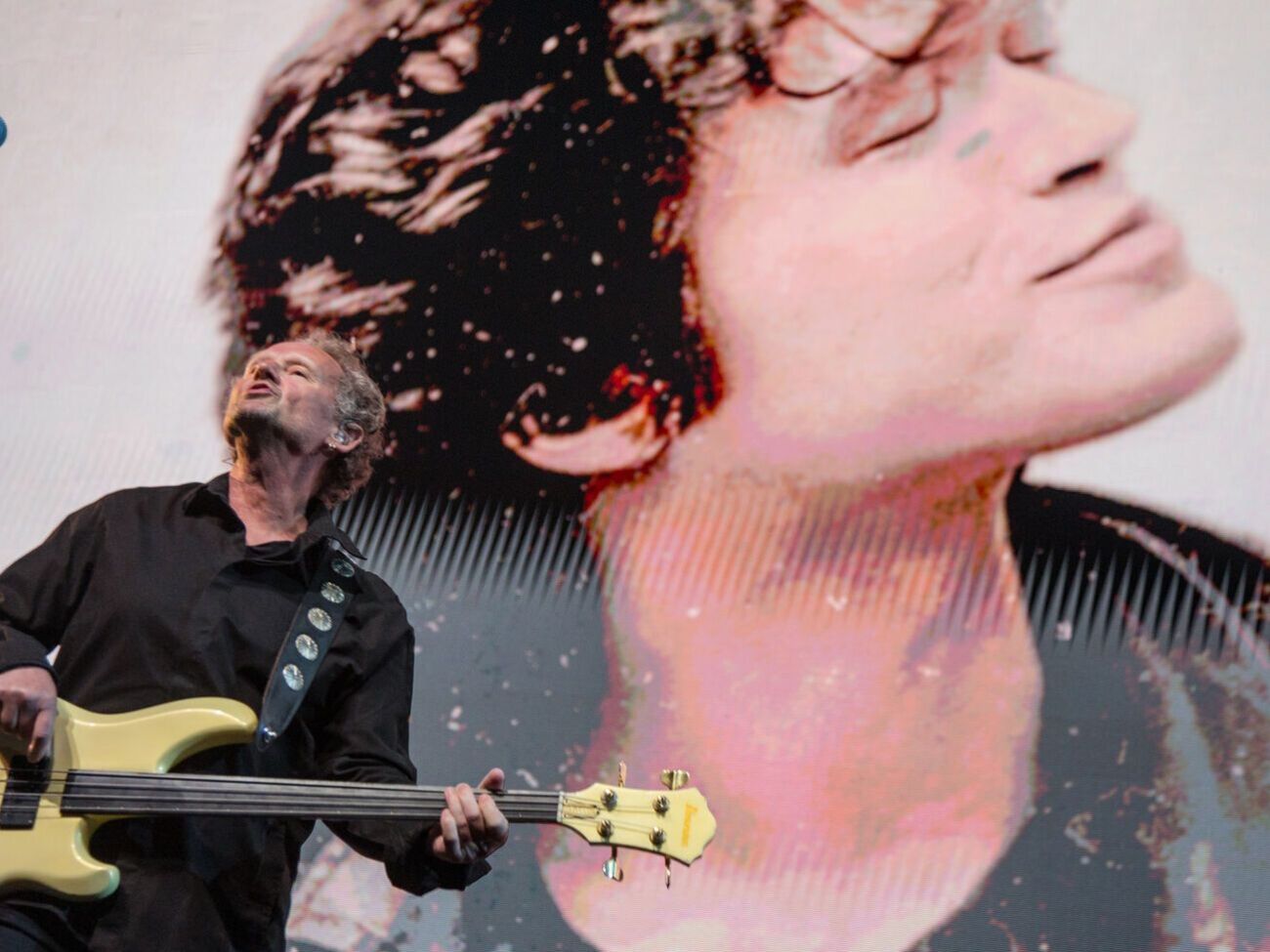 На концерте выступит "золотой состав" группы "Кино" и прозвучит голос основателя коллектива, рок-музыканта и поэта Виктора Цоя