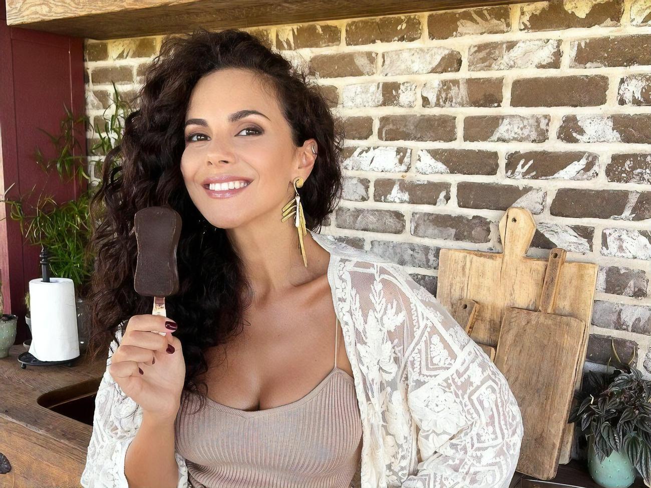 "Поздравляю с рождением еще одного сладкого ангелочка!" &ndash; написала Каменских Осадчей