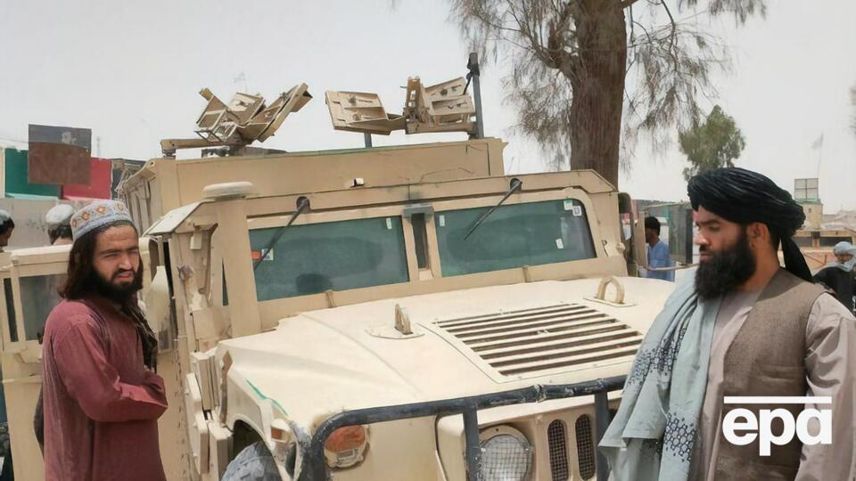 У руки талібам потрапили зокрема американські машини Humvee