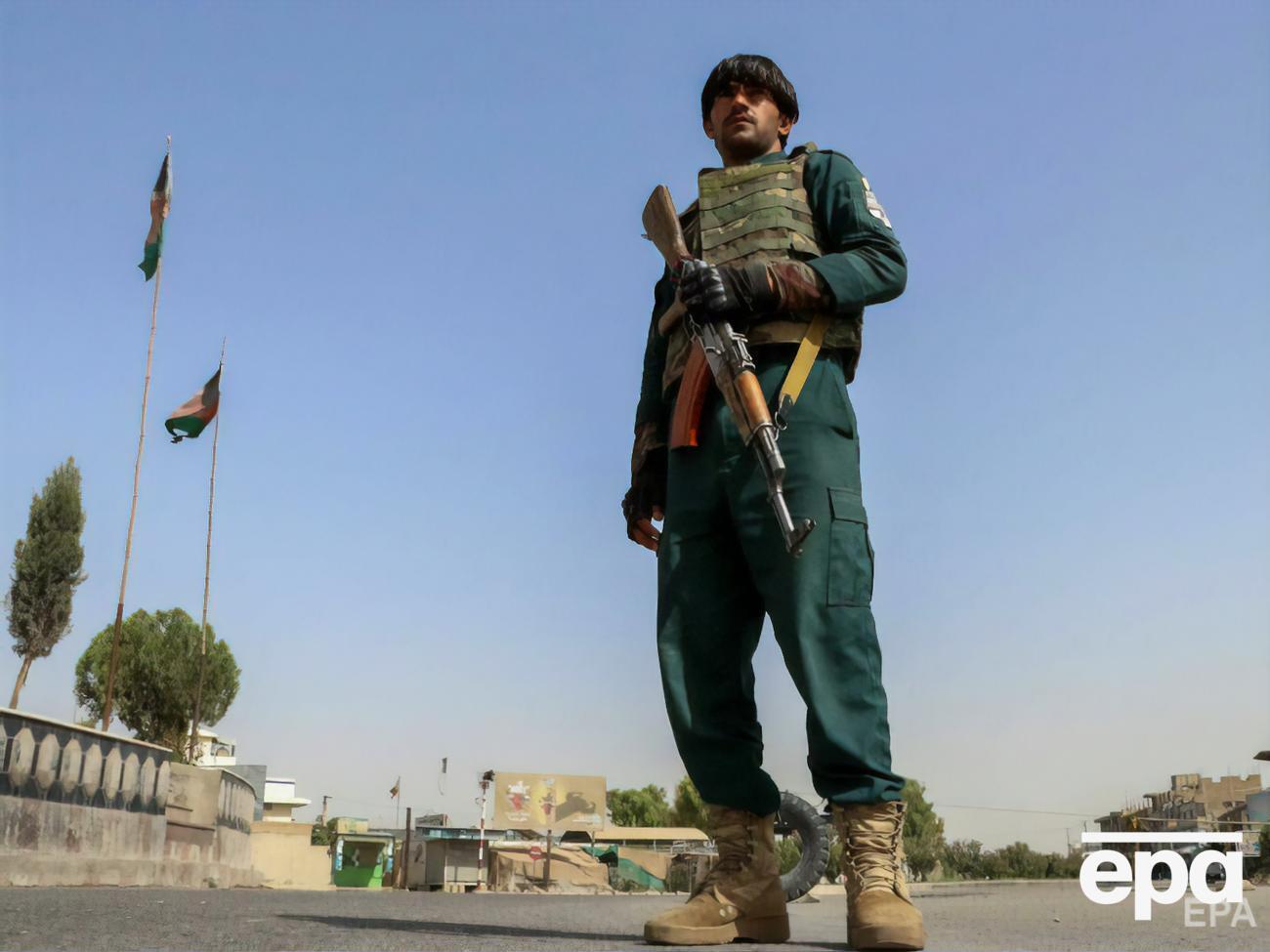 В особой опасности в связи с розысками "Талибана" &ndash; военнослужащие афганских вооруженных сил и сотрудники полиции, отметила The New York Times