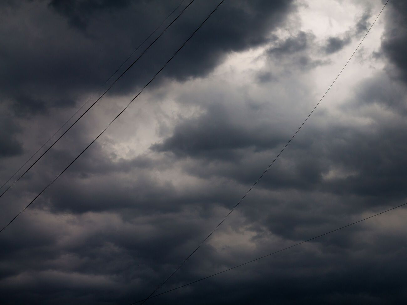 Населенные пункты обесточены в результате срабатывания систем аварийной защиты электросетей