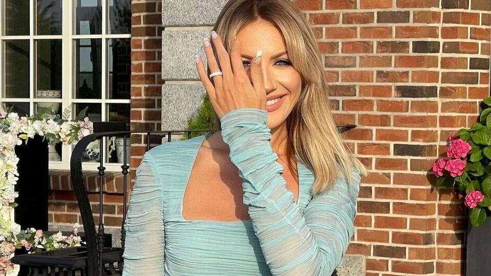 Никитюк посоветовала мужчине поменьше разглядывать ее ноги