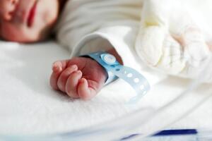 Дівчинці провели операцію і вже виписали з лікарні