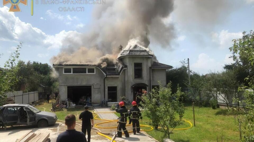 Легкомоторный самолет Табанюка упал на жилой дом 28 июля, погиб сам летчик и еще три человека