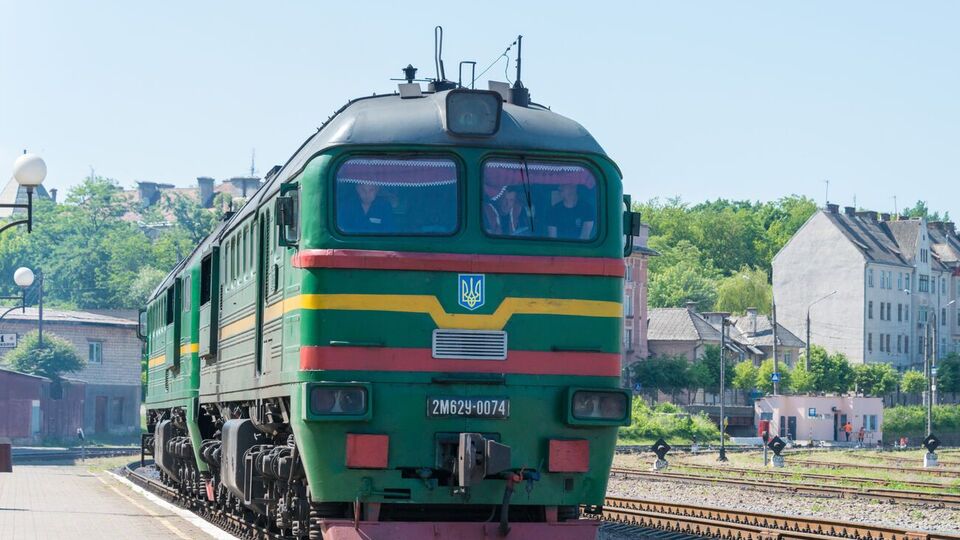 Из-за неэффективной работы "Укрзалізниця" вынуждена закупать дизельное топливо у страны-агрессора, отметили в СНБО