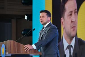 Зеленский подчеркнул, что ряд известных украинцев, которые прославляли страну, при жизни "так и не услышали о своей славе"